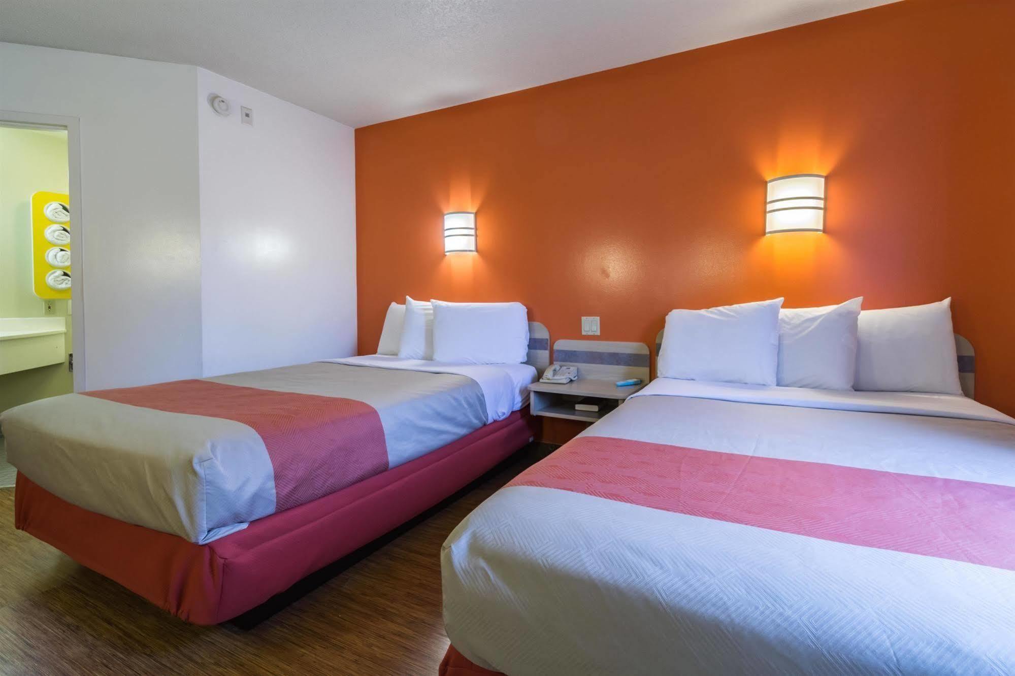 Motel 6-Milan, OH - Sandusky Bagian luar foto